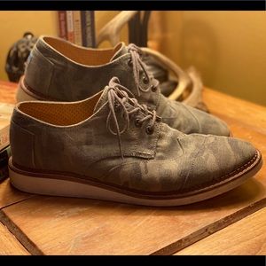 TOMS Camo Canvas Lace Up Dress Shoes Size 11